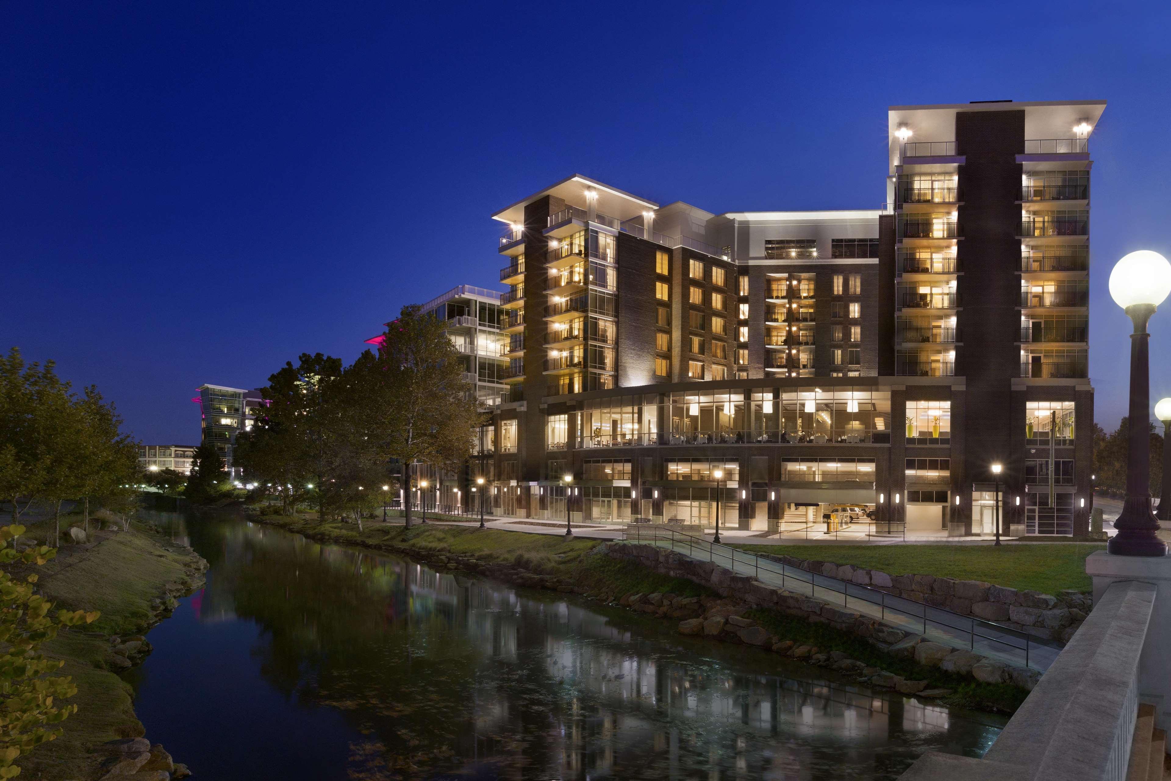 Embassy Suites By Hilton Greenville Downtown Riverplace Exterior photo