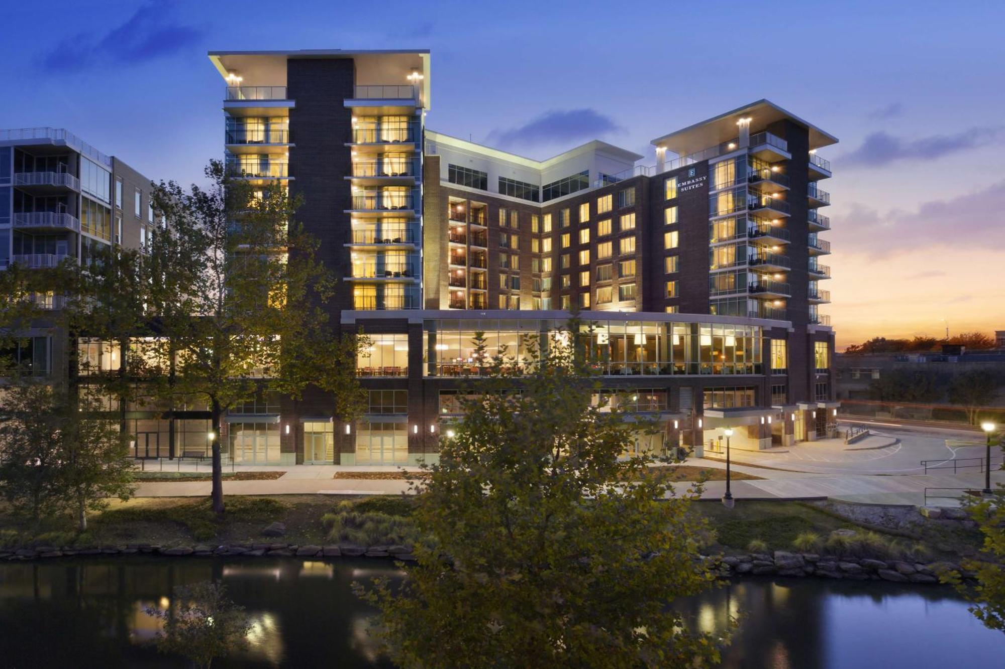 Embassy Suites By Hilton Greenville Downtown Riverplace Exterior photo